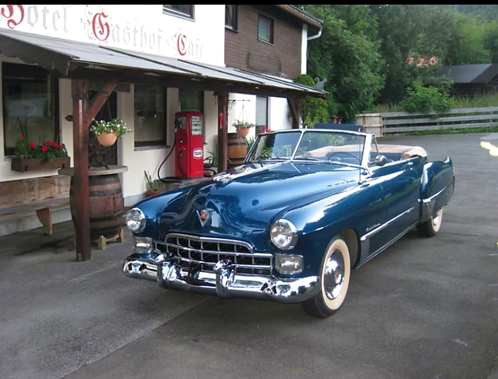 Oldtimer vor dem Karwendelhof
